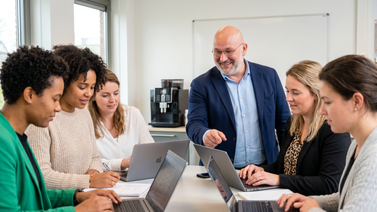 Harm-Jan leidt een workshop AI voor onderwijsprofessionals.